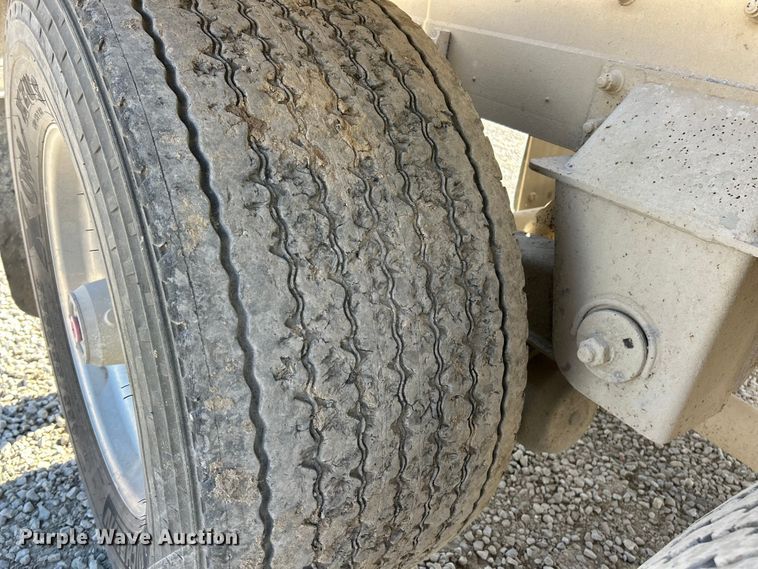 image for item ET6627 1997 Heil Tanker pneumatic dry bulk trailer