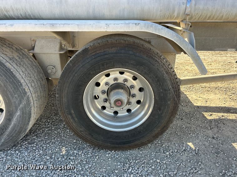 image for item ET6627 1997 Heil Tanker pneumatic dry bulk trailer