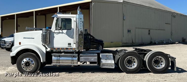 image for item ET6628 2013 Western Star 4900SF semi truck