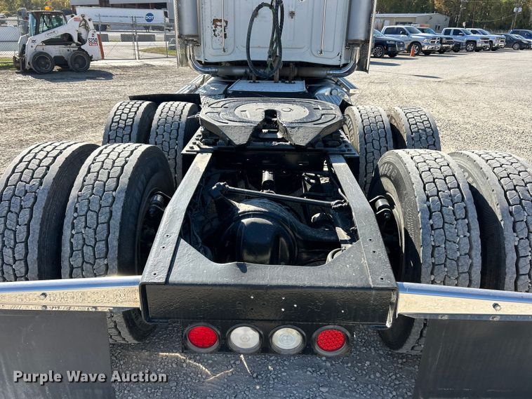 image for item ET6628 2013 Western Star 4900SF semi truck