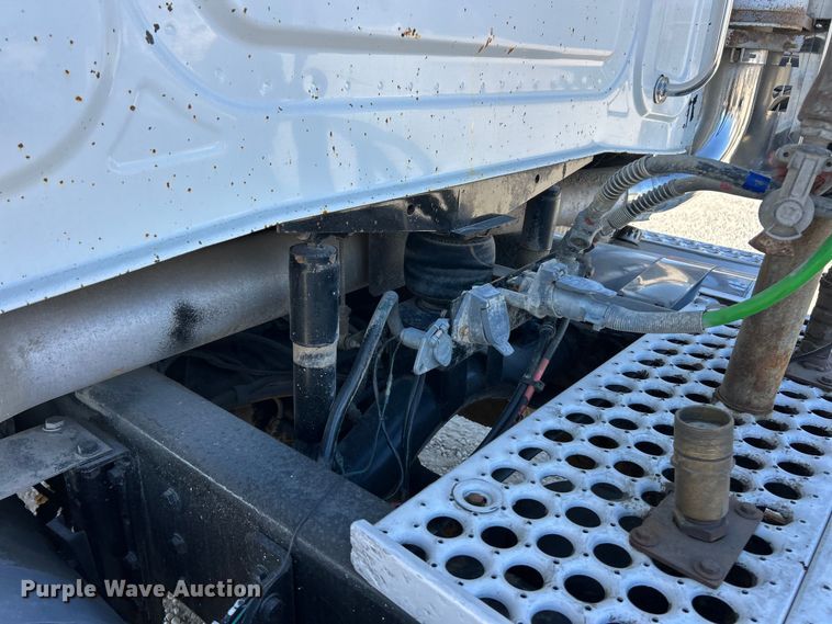 image for item ET6628 2013 Western Star 4900SF semi truck