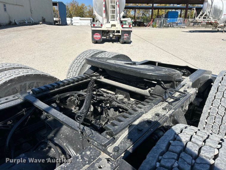 image for item ET6628 2013 Western Star 4900SF semi truck