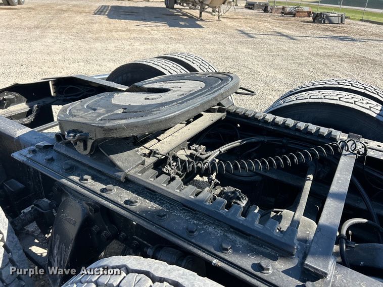 image for item ET6628 2013 Western Star 4900SF semi truck