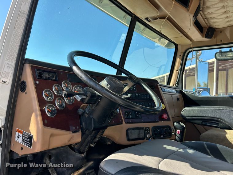 image for item ET6628 2013 Western Star 4900SF semi truck