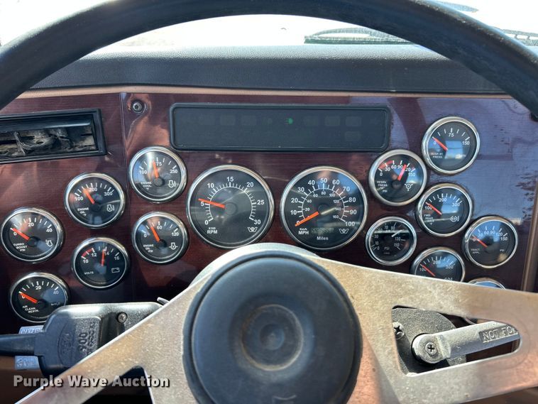 image for item ET6628 2013 Western Star 4900SF semi truck