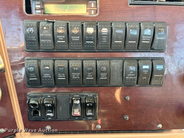 image for item ET6628 2013 Western Star 4900SF semi truck