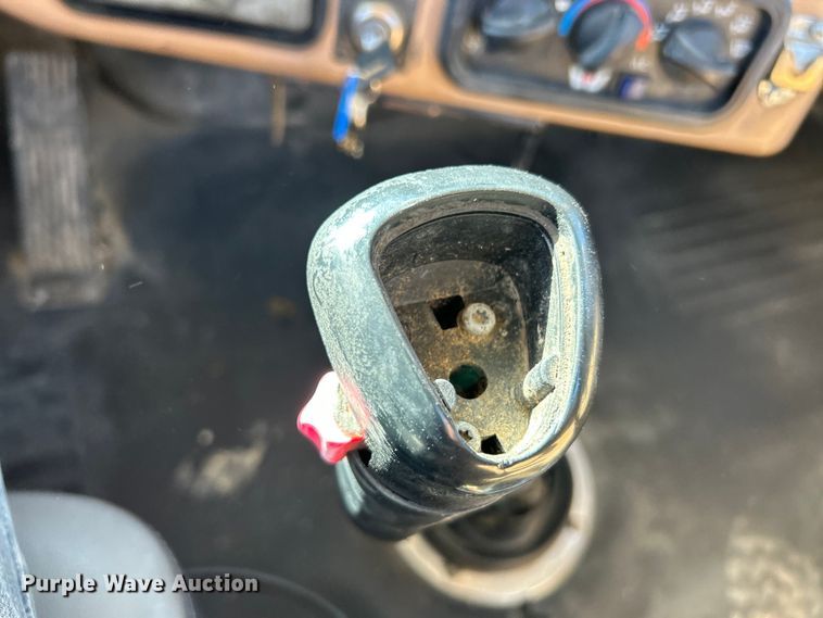 image for item ET6628 2013 Western Star 4900SF semi truck