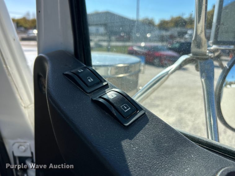 image for item ET6628 2013 Western Star 4900SF semi truck