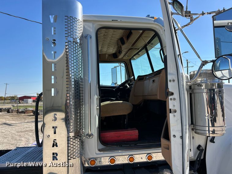 image for item ET6628 2013 Western Star 4900SF semi truck