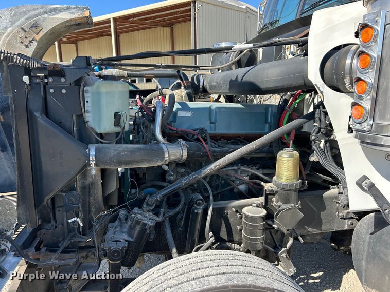 image for item ET6628 2013 Western Star 4900SF semi truck