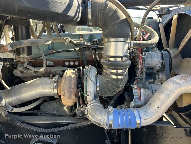 image for item ET6628 2013 Western Star 4900SF semi truck