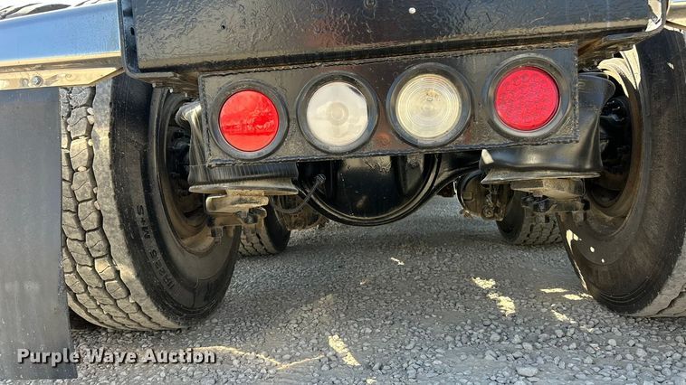 image for item ET6628 2013 Western Star 4900SF semi truck