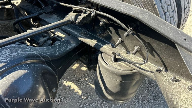 image for item ET6628 2013 Western Star 4900SF semi truck