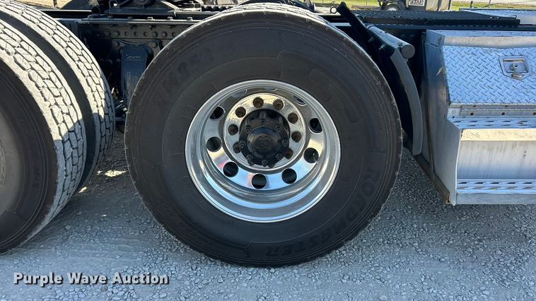 image for item ET6628 2013 Western Star 4900SF semi truck