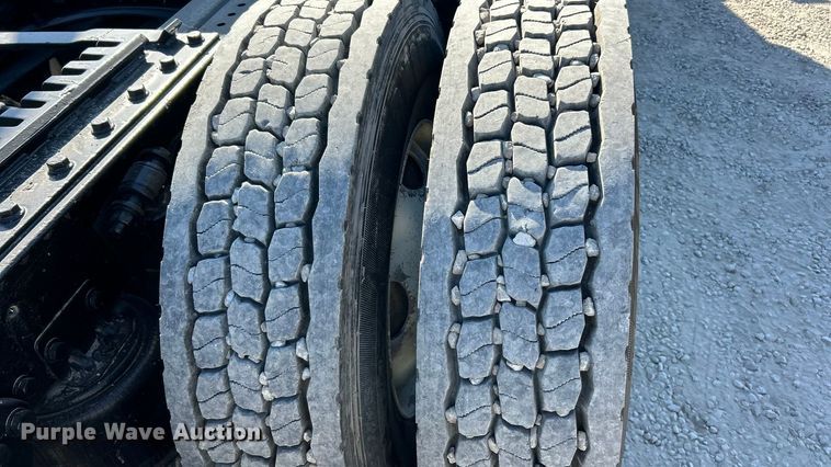 image for item ET6628 2013 Western Star 4900SF semi truck