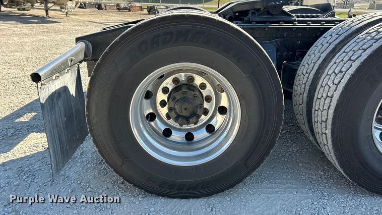 image for item ET6628 2013 Western Star 4900SF semi truck