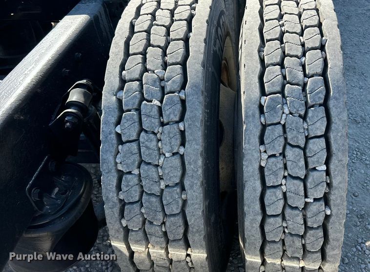 image for item ET6628 2013 Western Star 4900SF semi truck