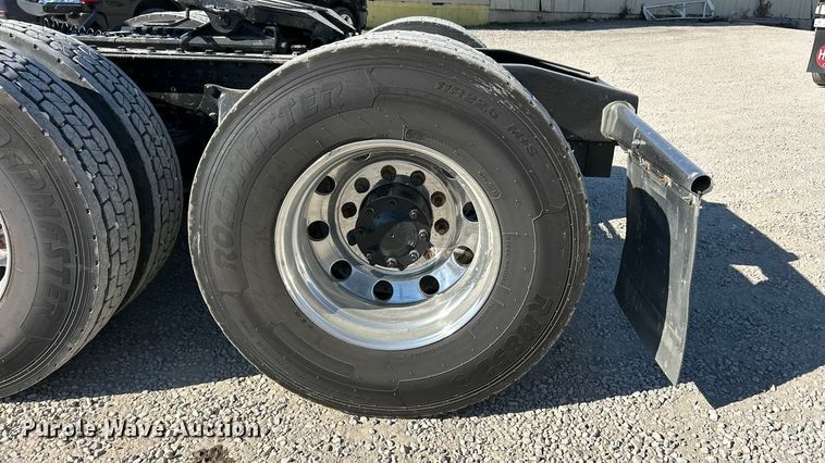 image for item ET6628 2013 Western Star 4900SF semi truck