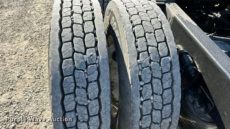 image for item ET6628 2013 Western Star 4900SF semi truck