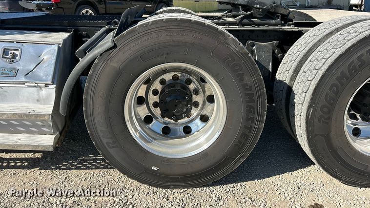 image for item ET6628 2013 Western Star 4900SF semi truck