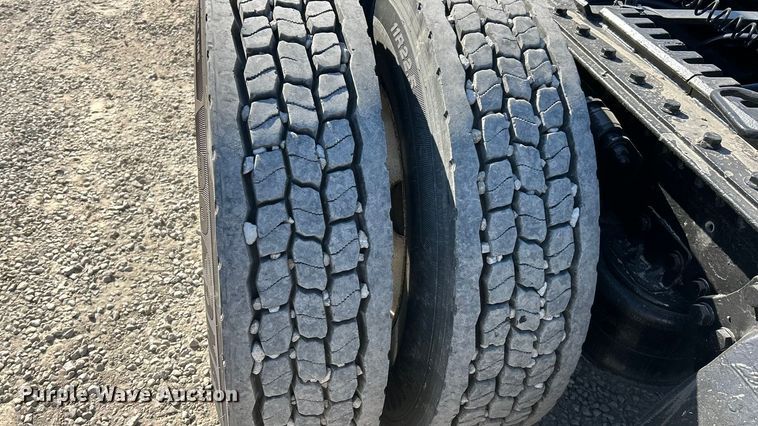 image for item ET6628 2013 Western Star 4900SF semi truck