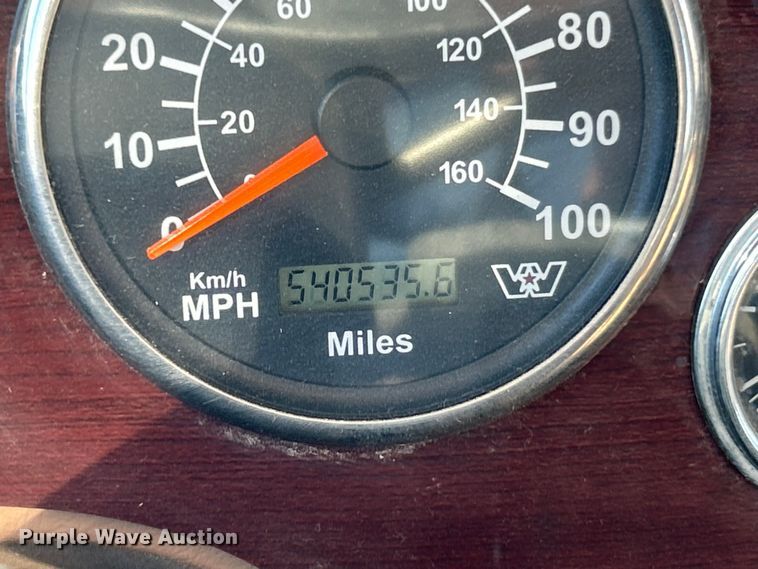 image for item ET6628 2013 Western Star 4900SF semi truck