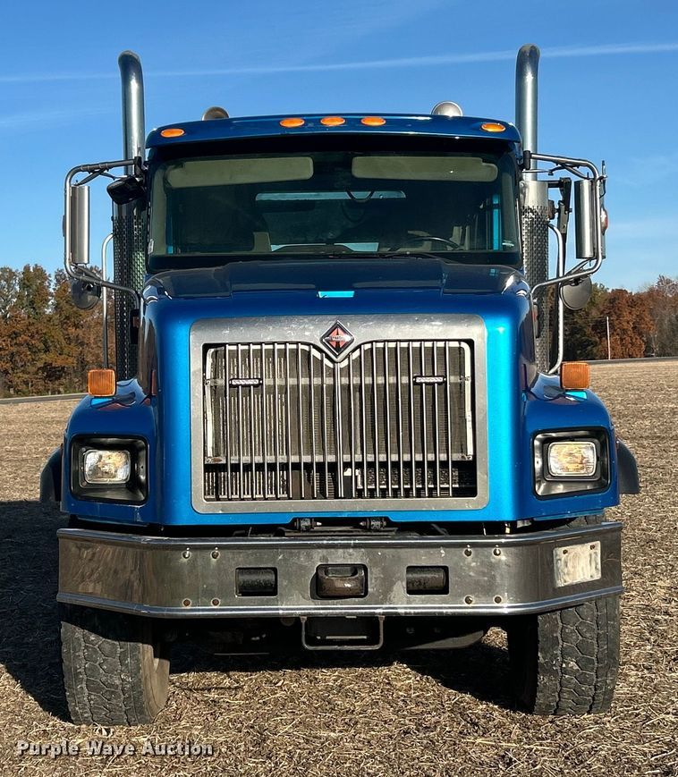 image for item ET6653 2007 International 5600i roll-off container truck