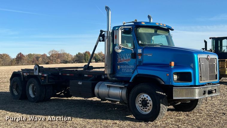 image for item ET6653 2007 International 5600i roll-off container truck