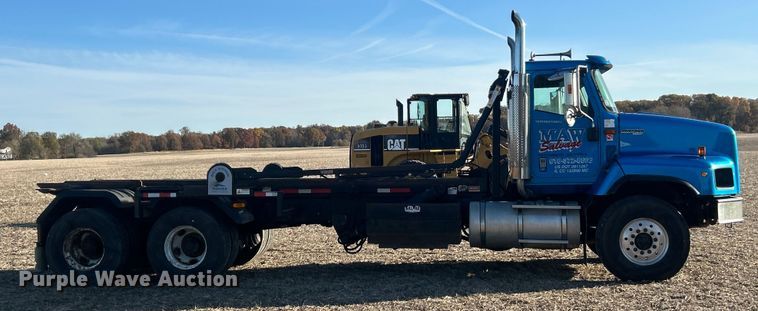 image for item ET6653 2007 International 5600i roll-off container truck