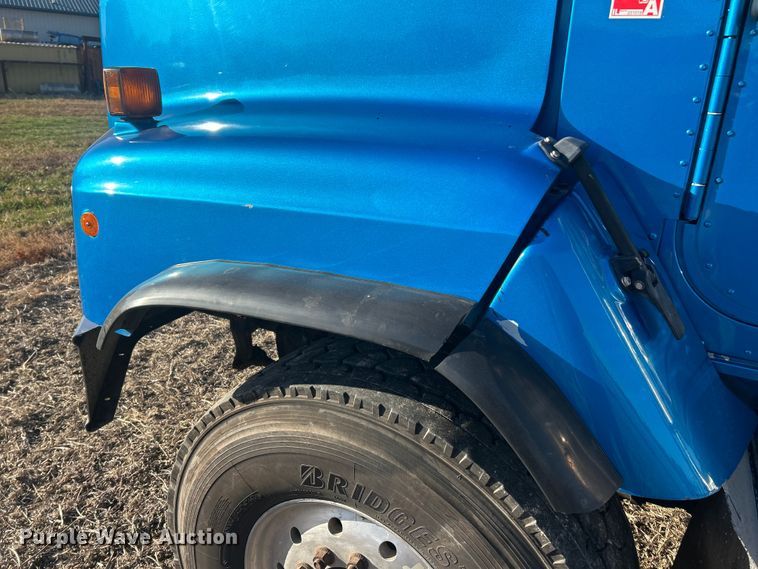 image for item ET6653 2007 International 5600i roll-off container truck