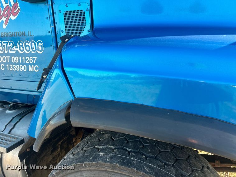 image for item ET6653 2007 International 5600i roll-off container truck