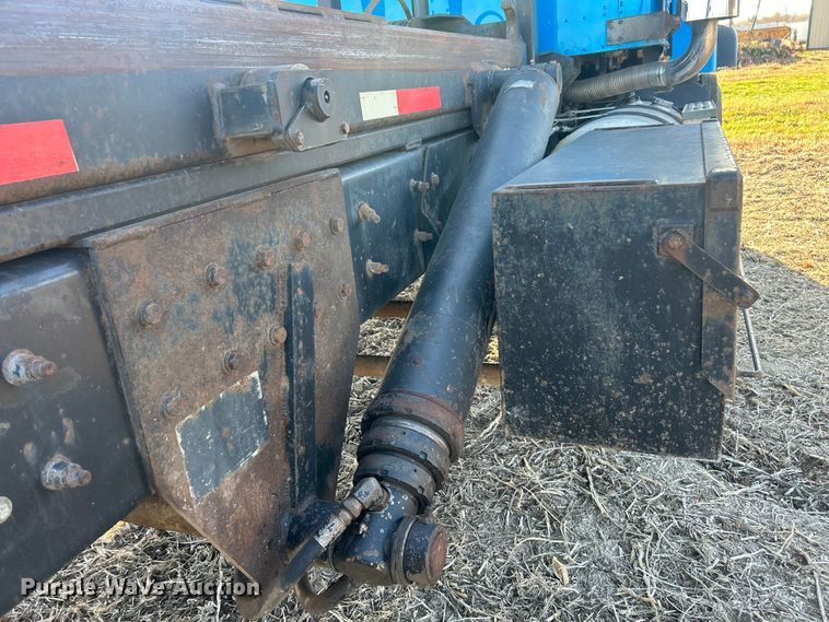 image for item ET6653 2007 International 5600i roll-off container truck