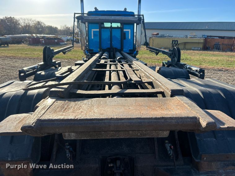 image for item ET6653 2007 International 5600i roll-off container truck