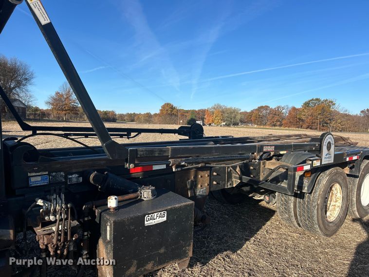 image for item ET6653 2007 International 5600i roll-off container truck