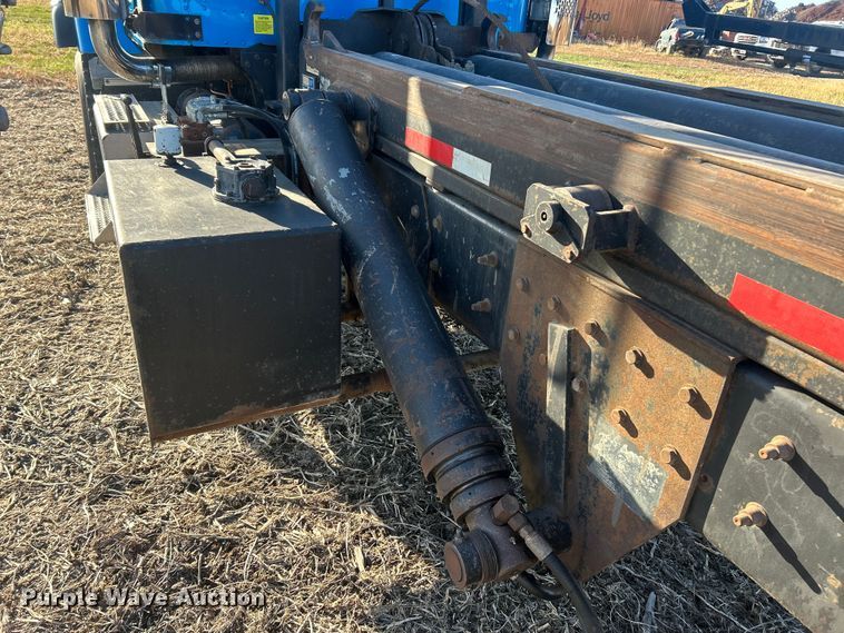 image for item ET6653 2007 International 5600i roll-off container truck