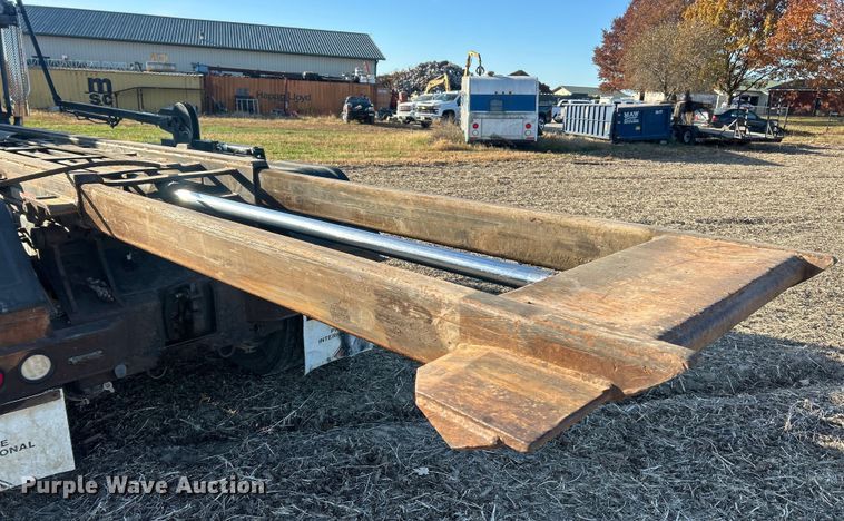 image for item ET6653 2007 International 5600i roll-off container truck