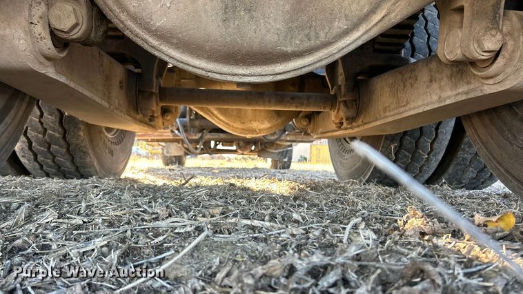 image for item ET6653 2007 International 5600i roll-off container truck