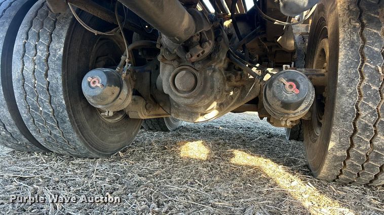 image for item ET6653 2007 International 5600i roll-off container truck