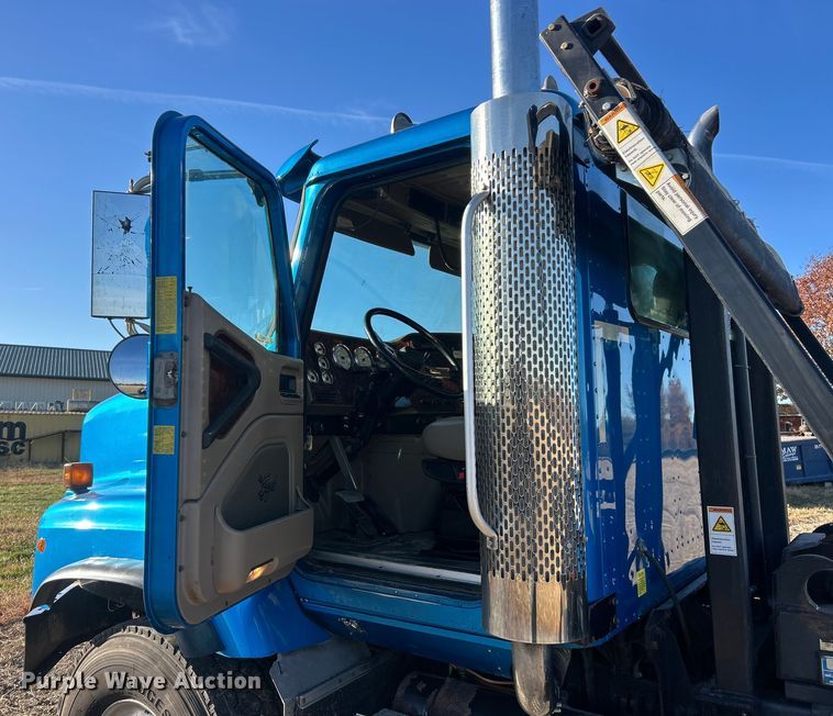 image for item ET6653 2007 International 5600i roll-off container truck