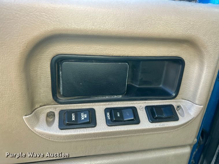 image for item ET6653 2007 International 5600i roll-off container truck