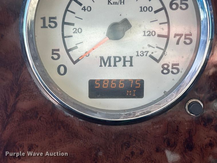 image for item ET6653 2007 International 5600i roll-off container truck