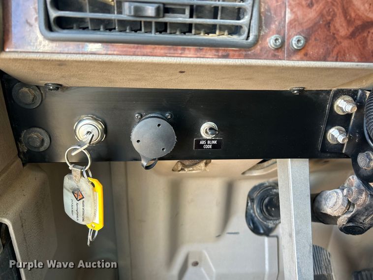 image for item ET6653 2007 International 5600i roll-off container truck