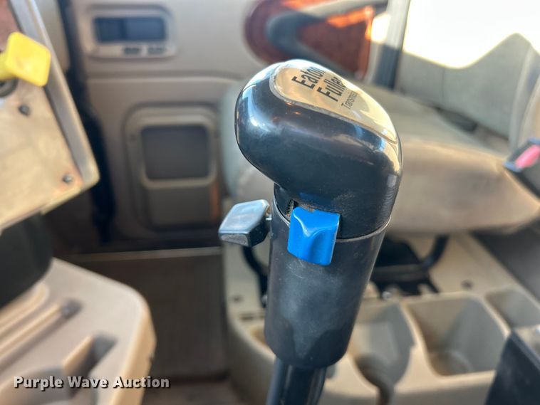 image for item ET6653 2007 International 5600i roll-off container truck