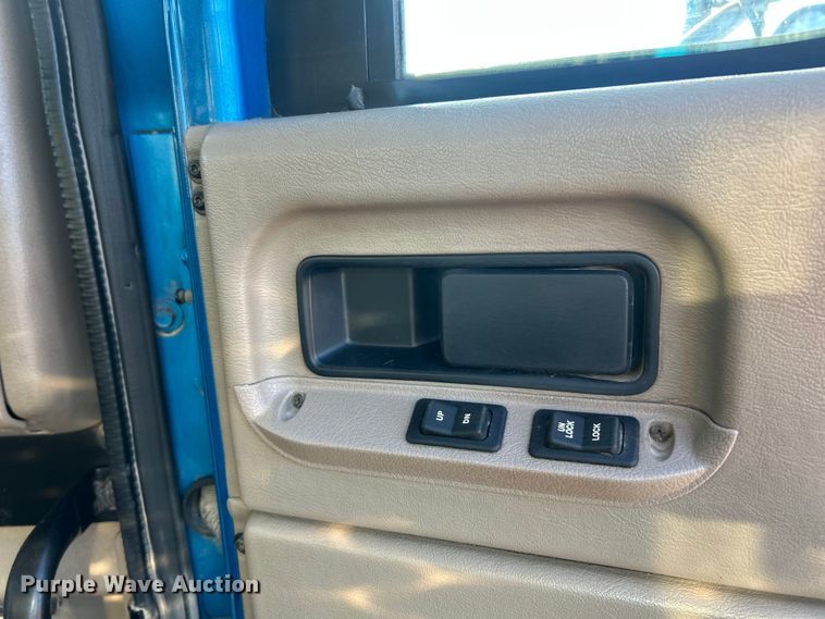 image for item ET6653 2007 International 5600i roll-off container truck