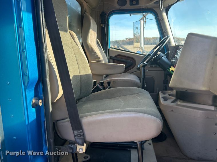 image for item ET6653 2007 International 5600i roll-off container truck