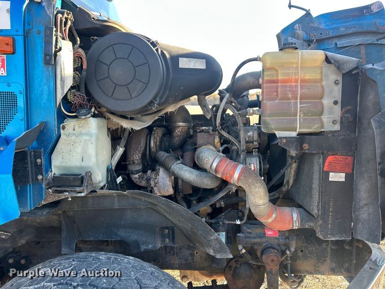 image for item ET6653 2007 International 5600i roll-off container truck