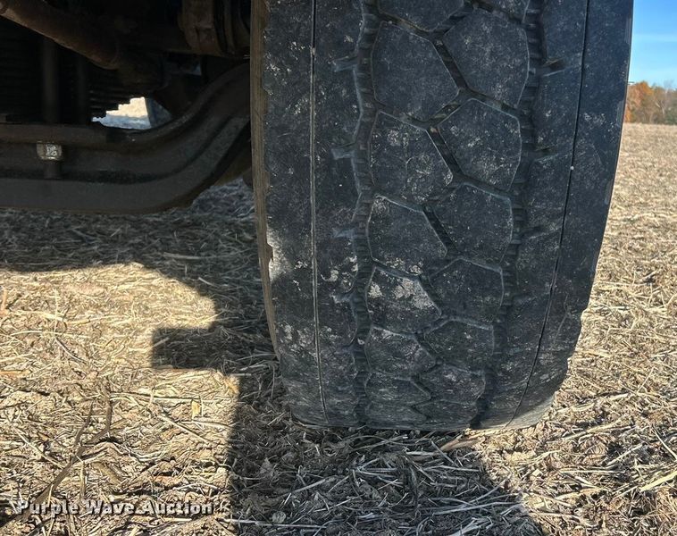 image for item ET6653 2007 International 5600i roll-off container truck