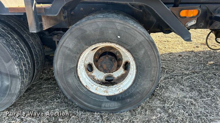 image for item ET6653 2007 International 5600i roll-off container truck