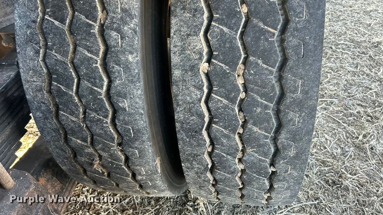 image for item ET6653 2007 International 5600i roll-off container truck