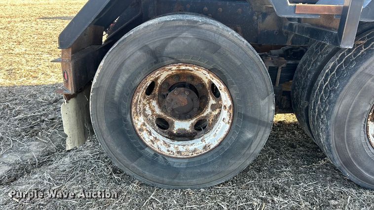 image for item ET6653 2007 International 5600i roll-off container truck